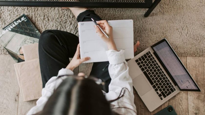 Working-From-Home-7-Benefits-of-Employee-Portals-1-1024x682