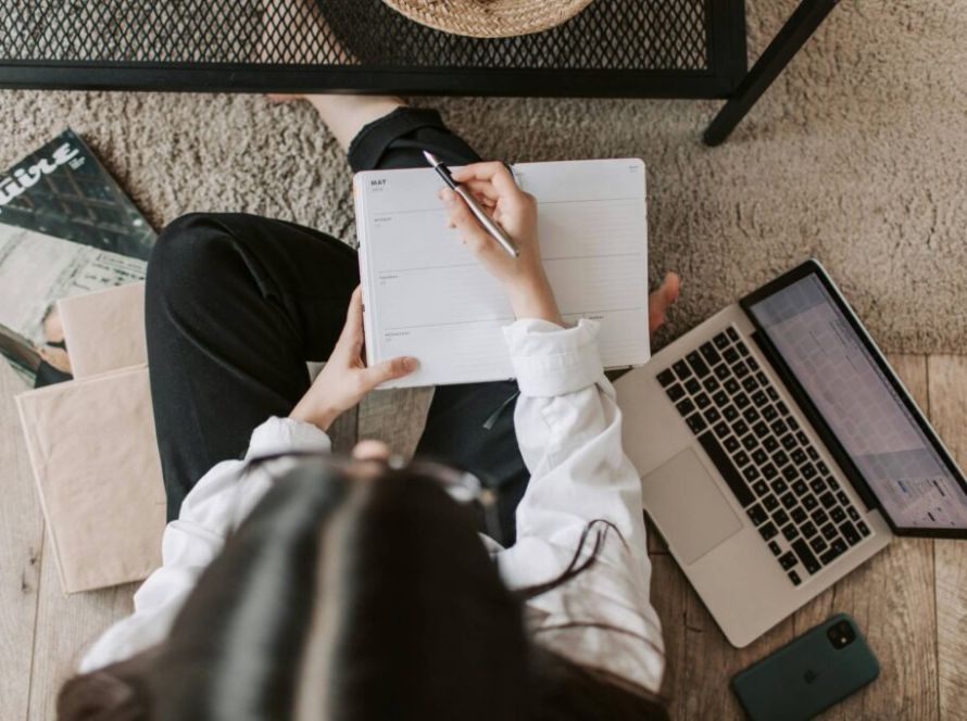 Working-From-Home-7-Benefits-of-Employee-Portals-1-1024x682